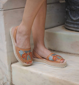 Numa By Spanians - Women's Embroidery Wedge Sandal Narrow