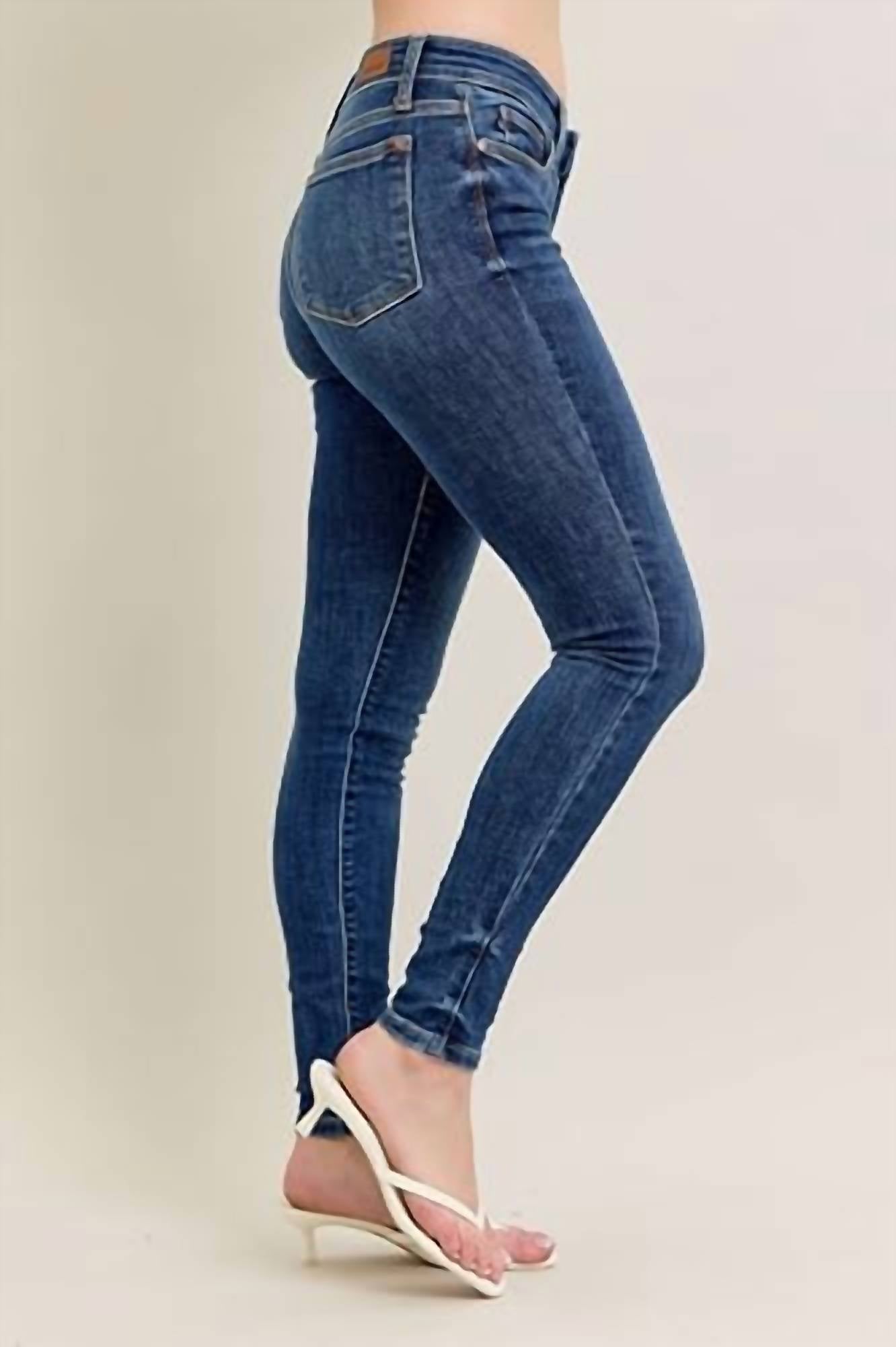 Judy Blue - Mid Rise Handsand Classic Skinny Jean