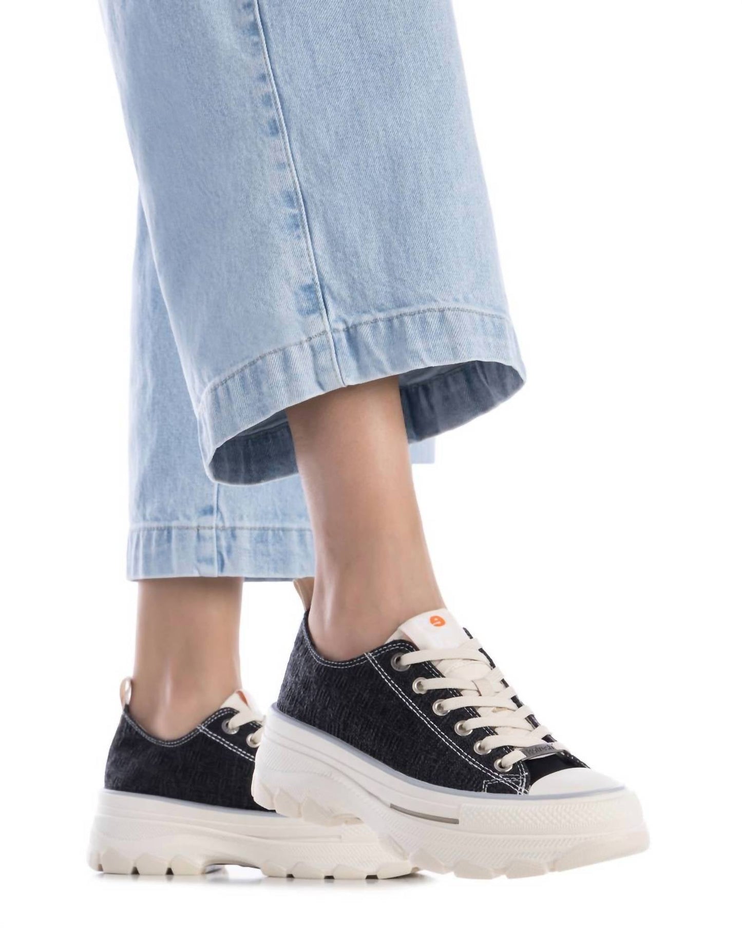 Xti - Women's Refresh Lug Outsole Sneakers