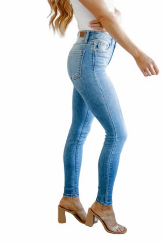 Judy Blue - Mid Rise Vintage Skinny Jeans