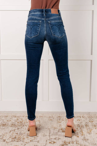 Judy Blue - Mid Rise Thermal Vintage Skinny Jean