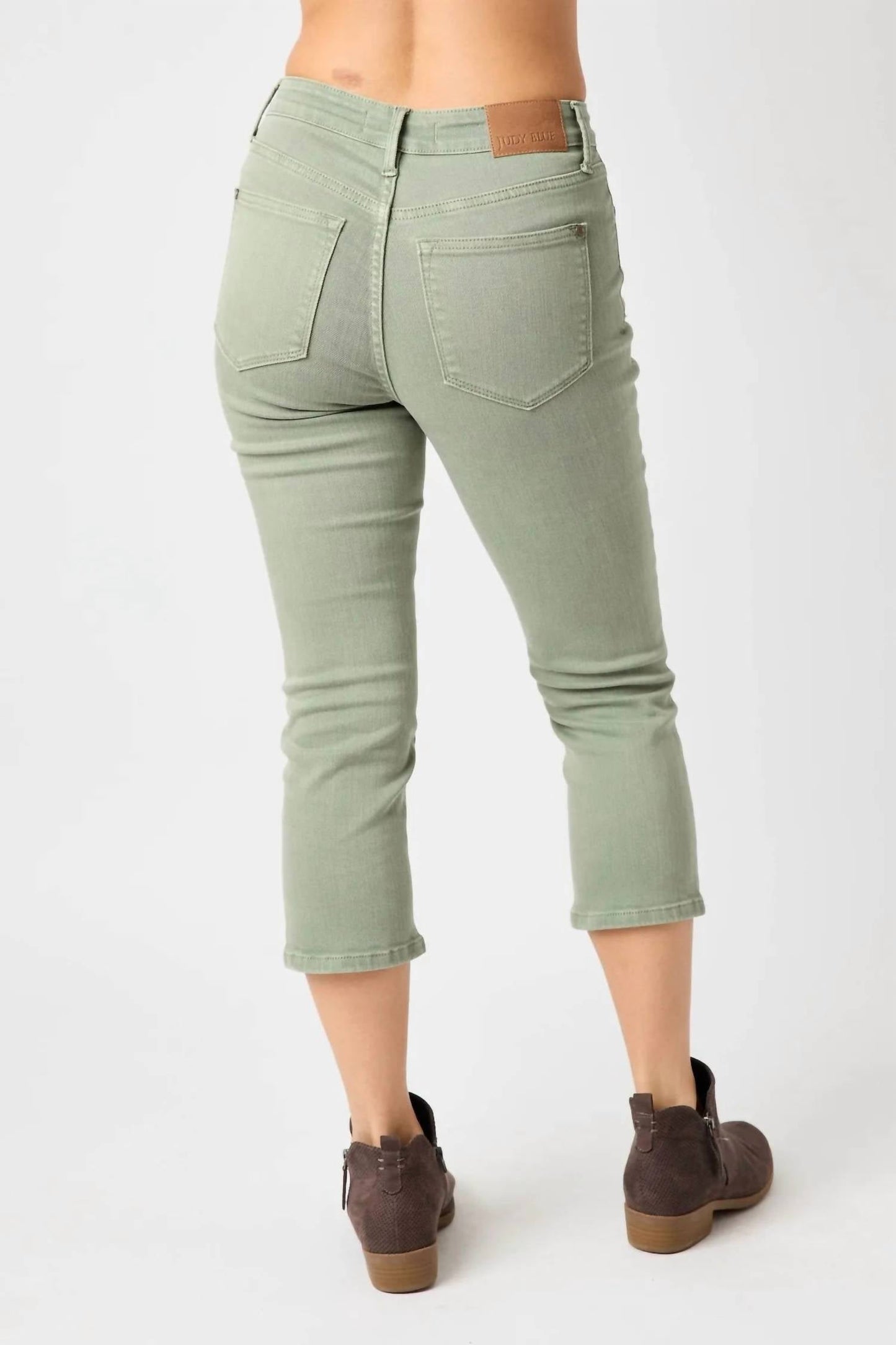 Judy Blue - Mid-Rise Garment Dyed Capri