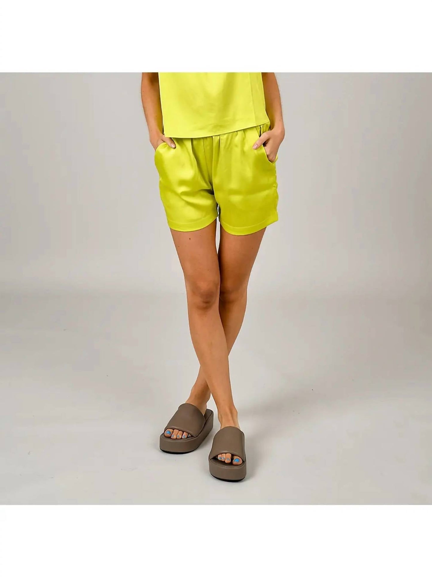 Rd Style - Patti Pull-on Short W/ Slant Pocket