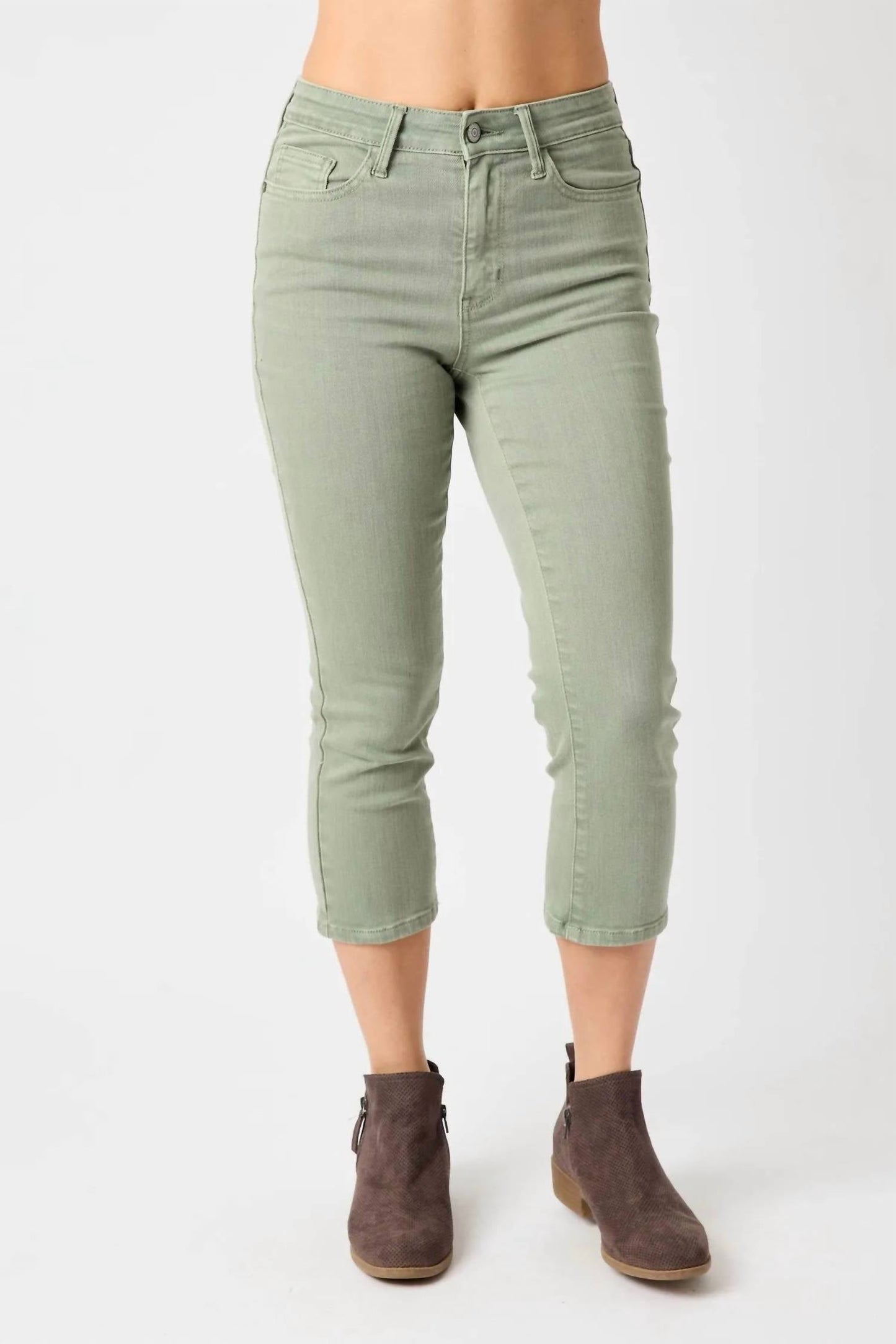Judy Blue - Mid-Rise Garment Dyed Capri