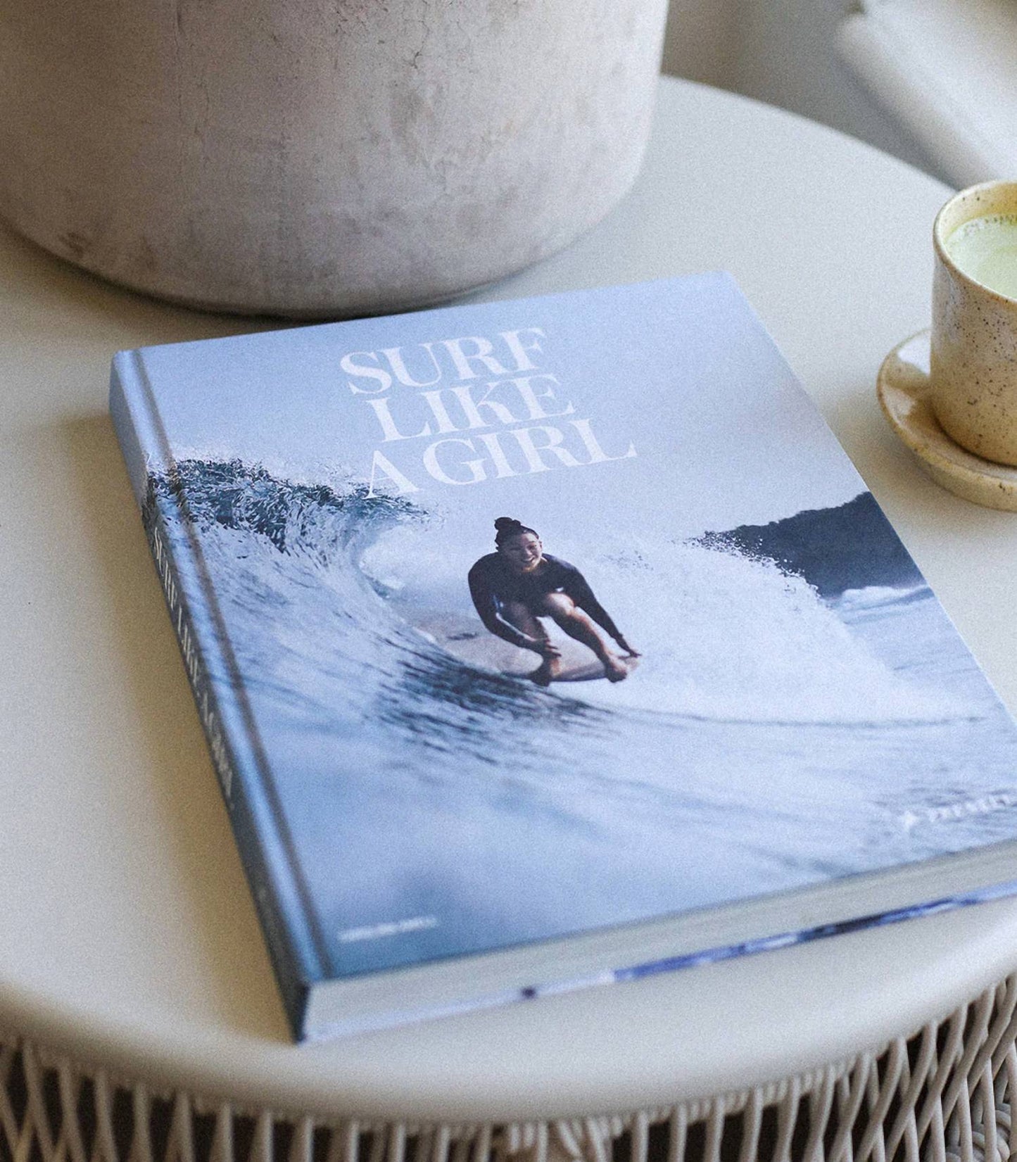 Random House Group - SURF LIKE A GIRL - HARDCOVER