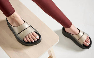 Oofos - Women's Oomega Lux Slide