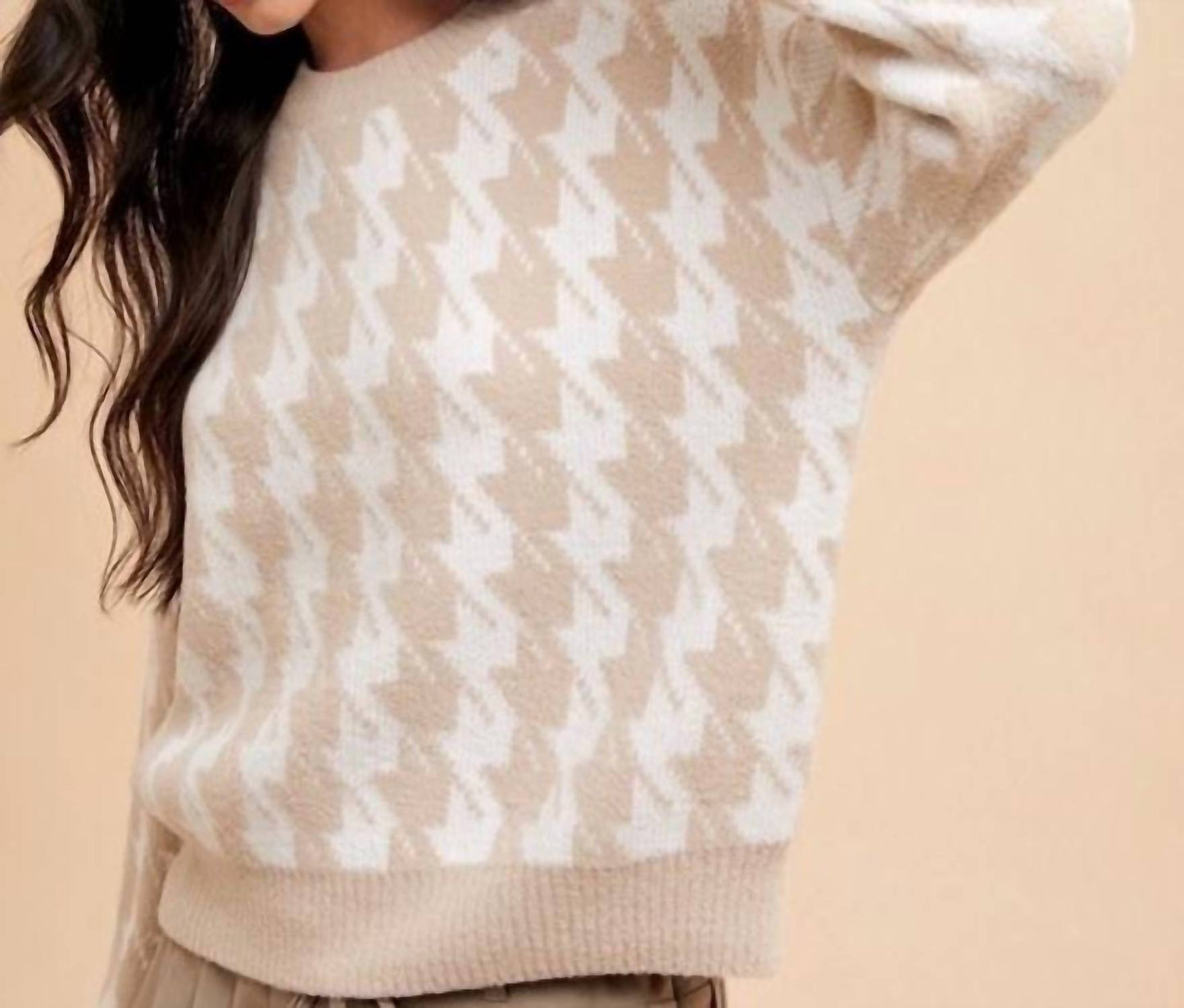 Anniewear - Houndstooth Round Neck Sweater