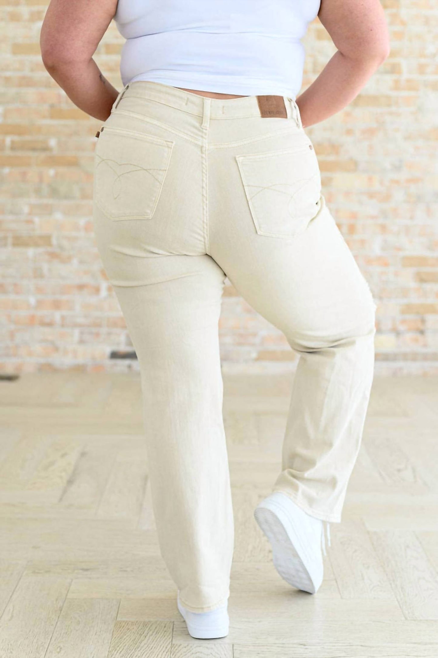 Judy Blue - High Rise Distressed Straight Jeans - Plus