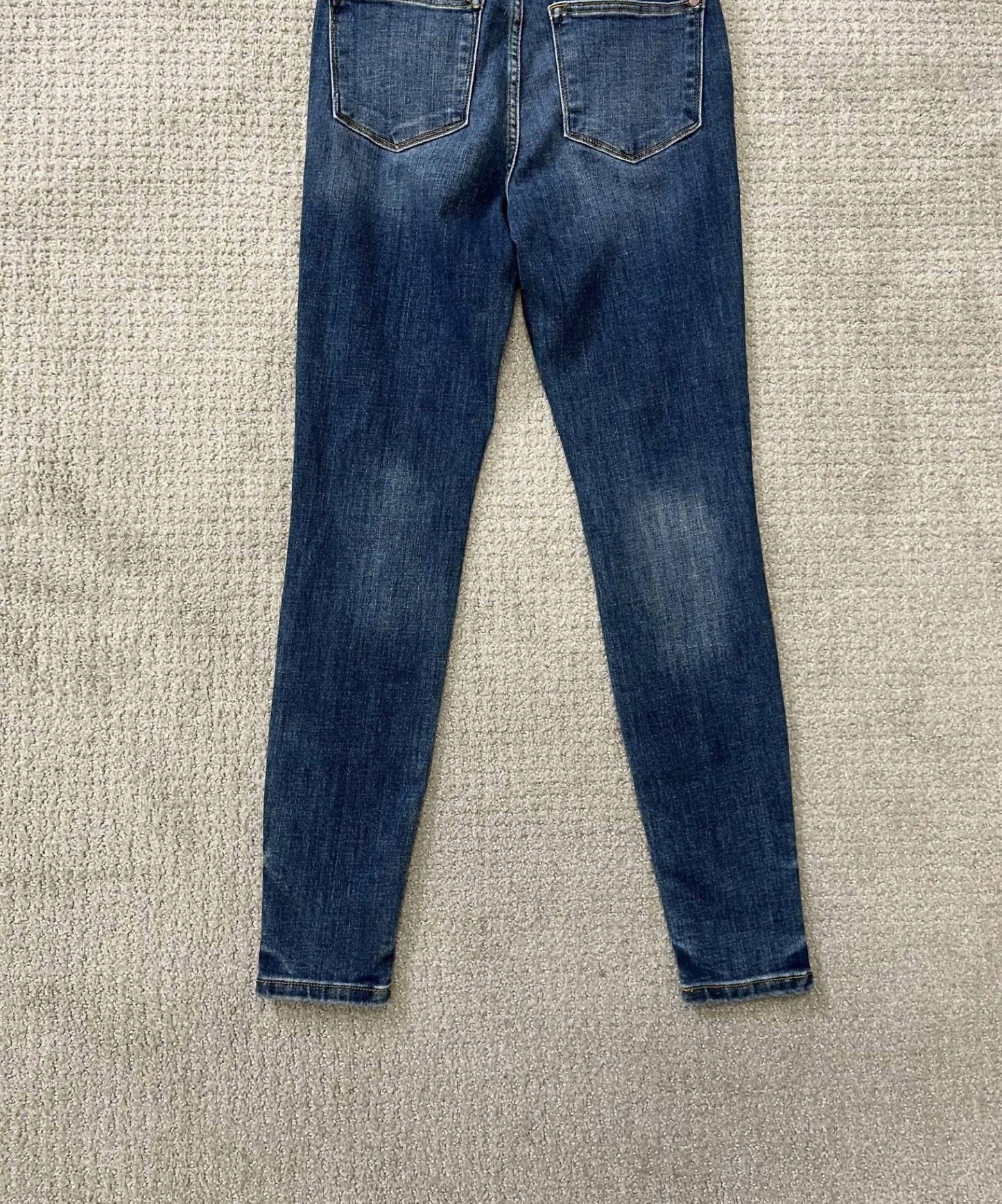 Judy Blue - Mid Rise Handsand Classic Skinny Jean