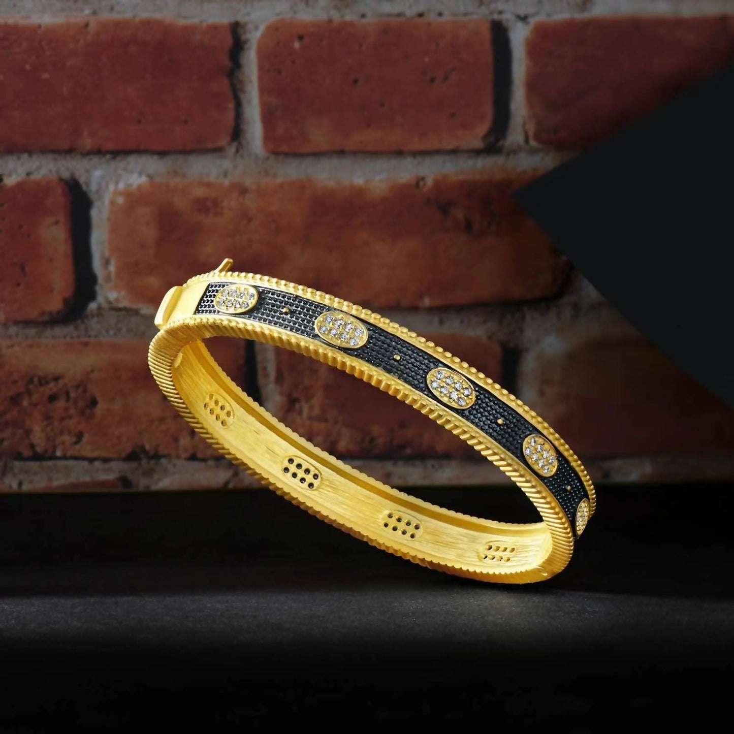 Frieda Rothman - Women's Oval Eternity Hinged Bangle