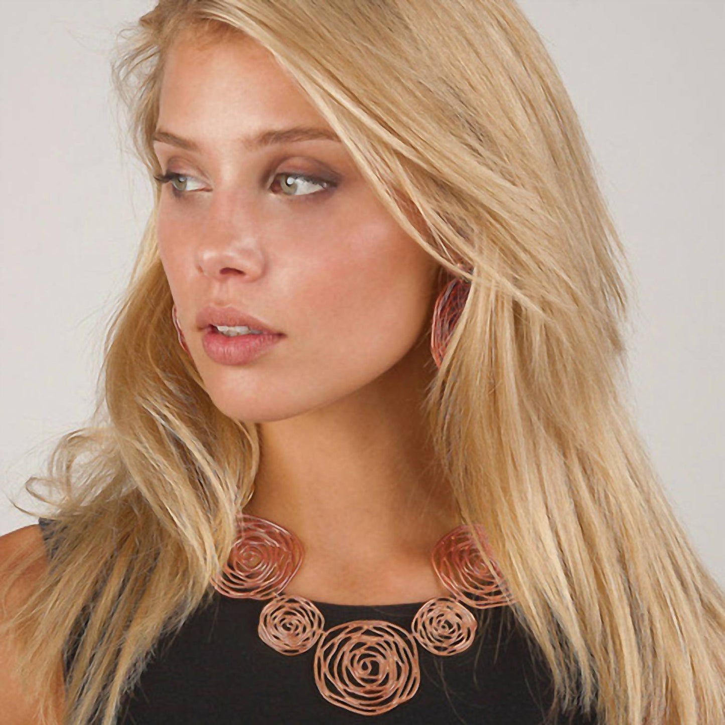 Avenue Chic - Women's Julie Necklace