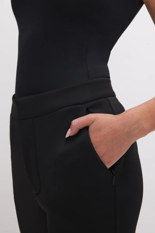 Good American - Scuba Cropped Straight Trousers