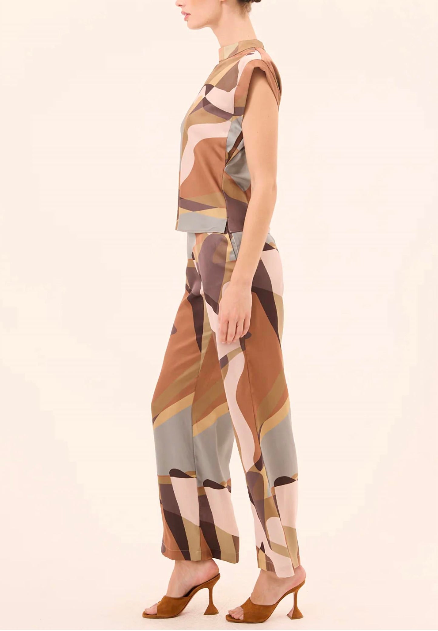 Misa Los Angeles - Izzie Pant