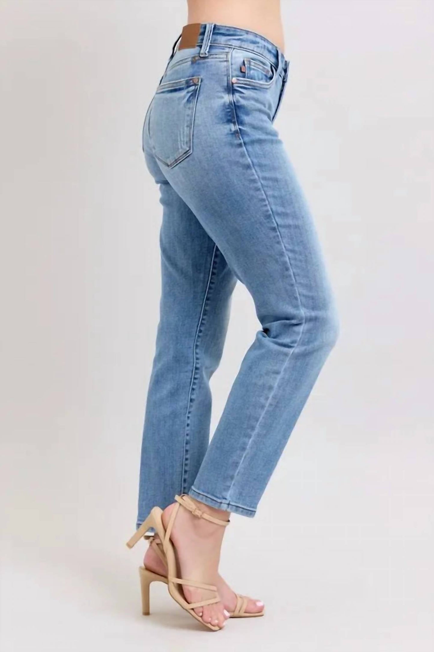 Judy Blue - Mid Rise Vintage Wash Slim Jeans