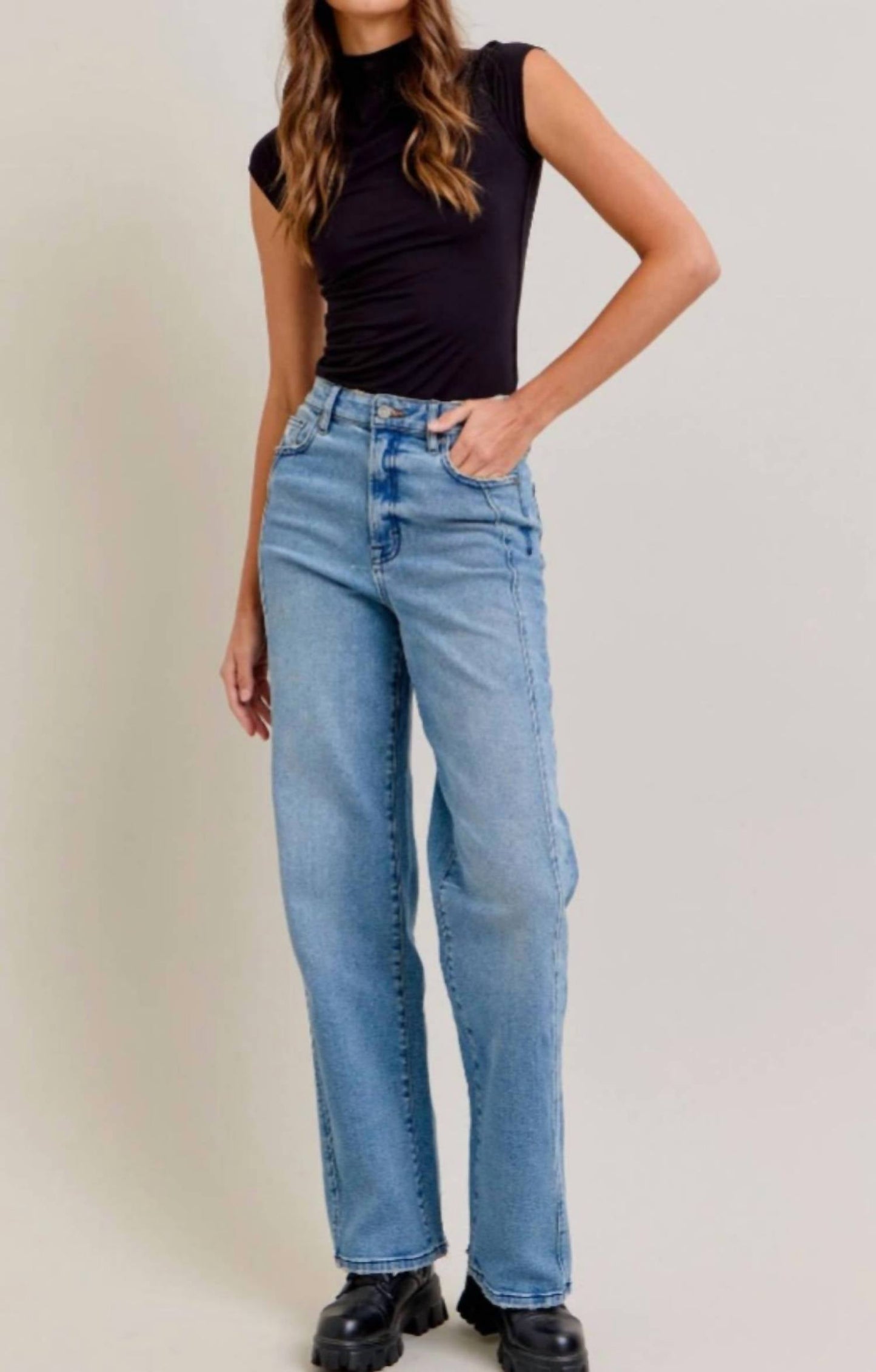 Hidden - Medium Wash Curved Seam Stretch Dad Jean