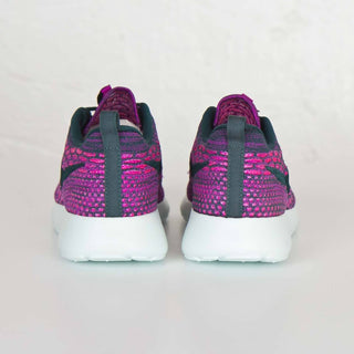 Nike - WOMEN'S ROSHE ONE FLYKNIT SHOES