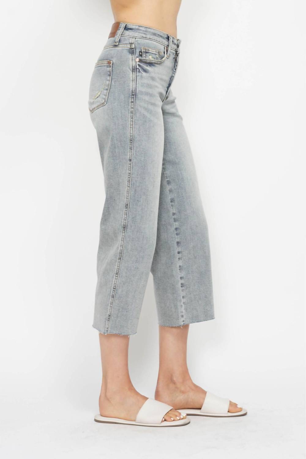 Judy Blue - Mid Rise Tummy Control Cropped Wide Leg