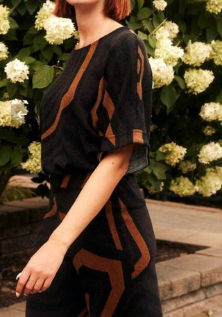 Frank Lyman - Flowy Elbow Crewneck Top