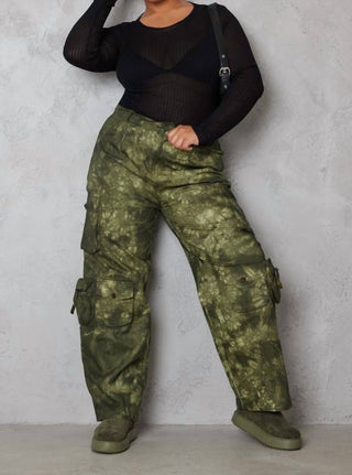Prettylittlething - Plus Camo Pocket Detail Cargo Trouser