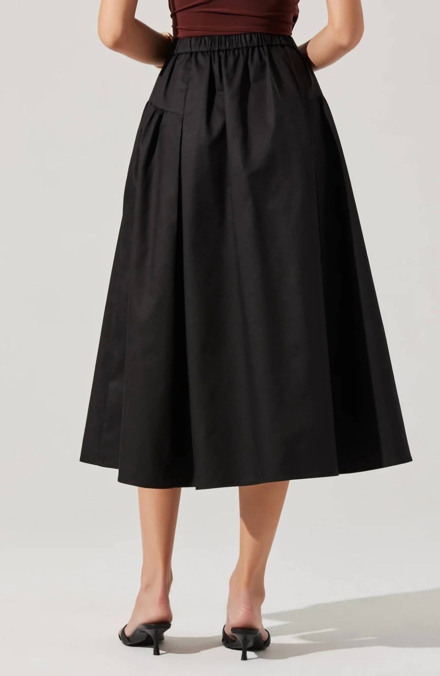 Astr - Laila Ruched Detail Midi Skirt