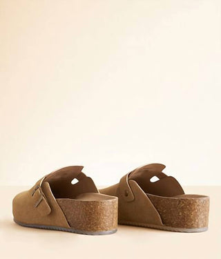 Mia - Women's Mia Qwest Platform Clogs