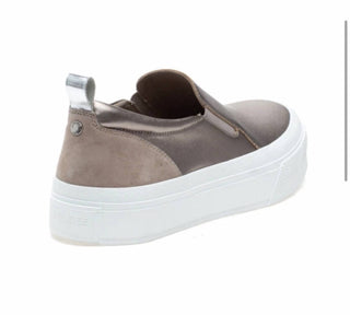 J/Slides - Women's Gia Sneaker