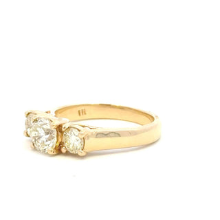 Aamiaa - 1.66 Carat Natural Diamond Three-stone Ring