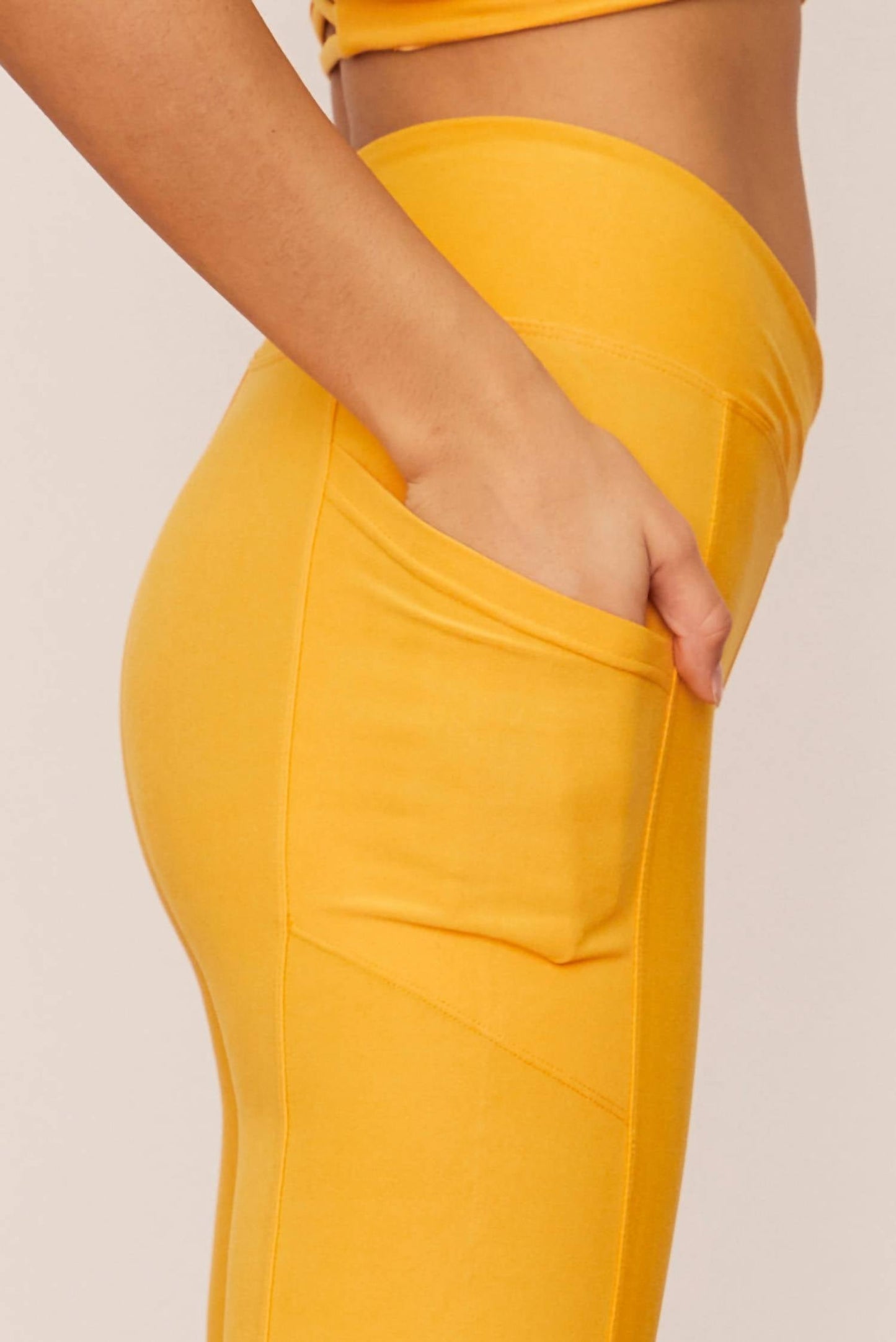 Wolven - Ruched Active Crossover Pocket Legging