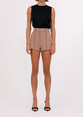 Nonchalant Label - Hedda Short