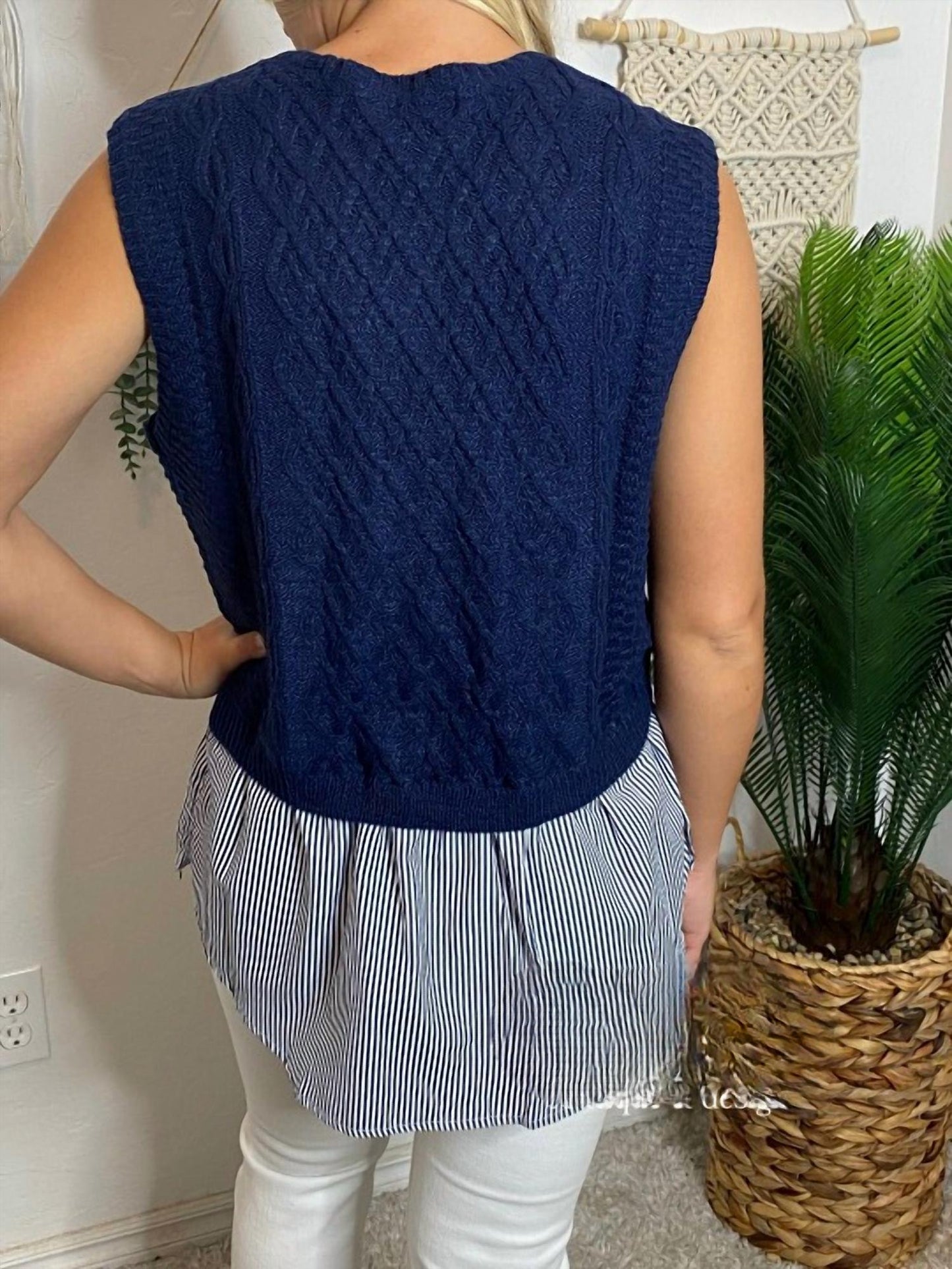 Eesome - Sweater Vest With Striped Layer Top