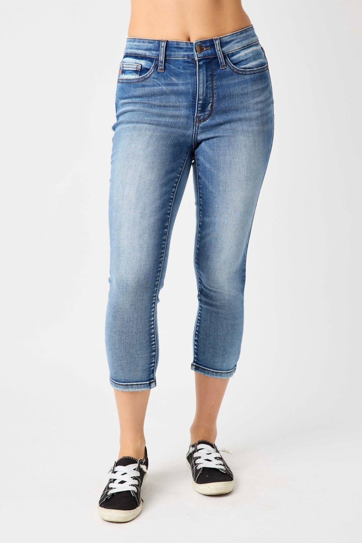 Judy Blue - Mid Rise Contrast Wash Capris