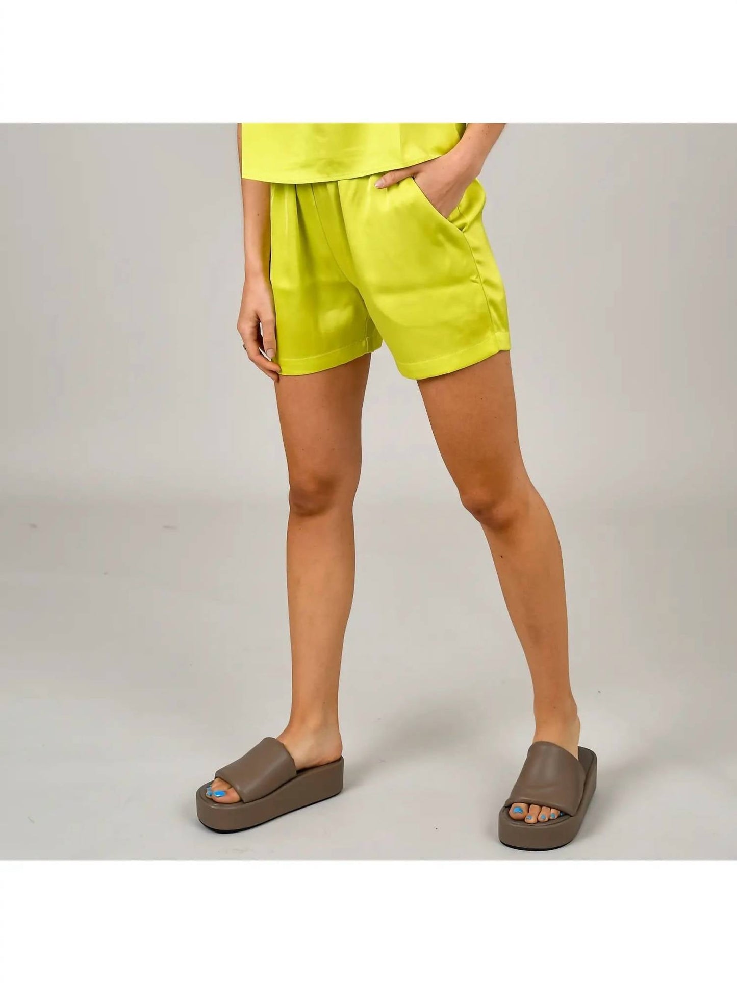 Rd Style - Patti Pull-on Short W/ Slant Pocket