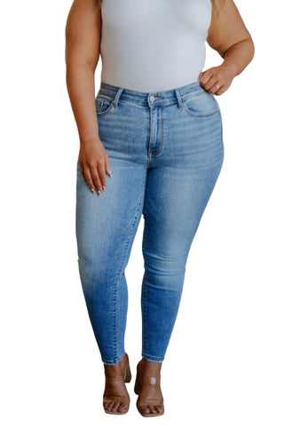 Judy Blue - Mid Rise Vintage Skinny Jeans