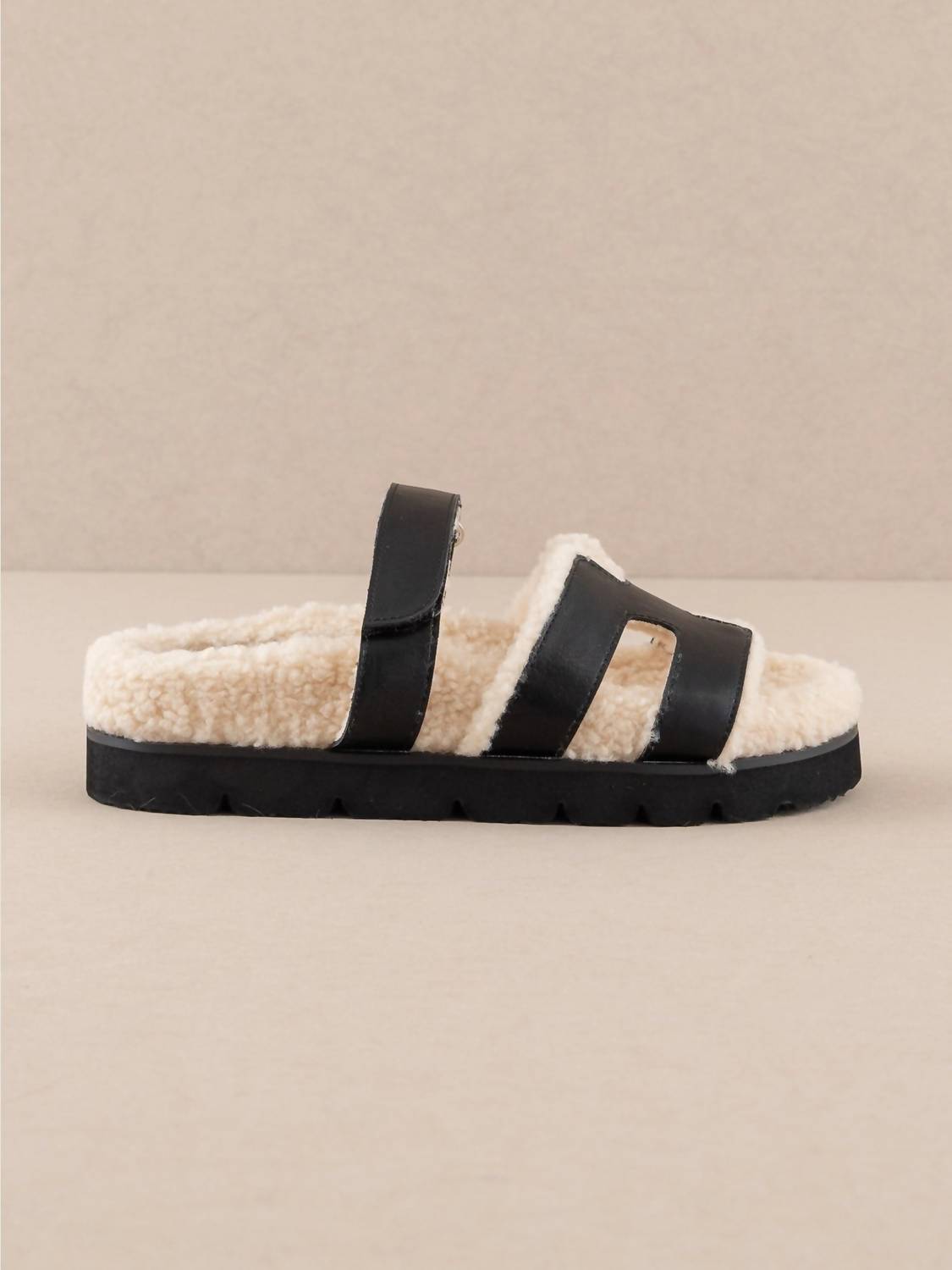 Oasis Society - Women's Faux Shearling Slide Sandal