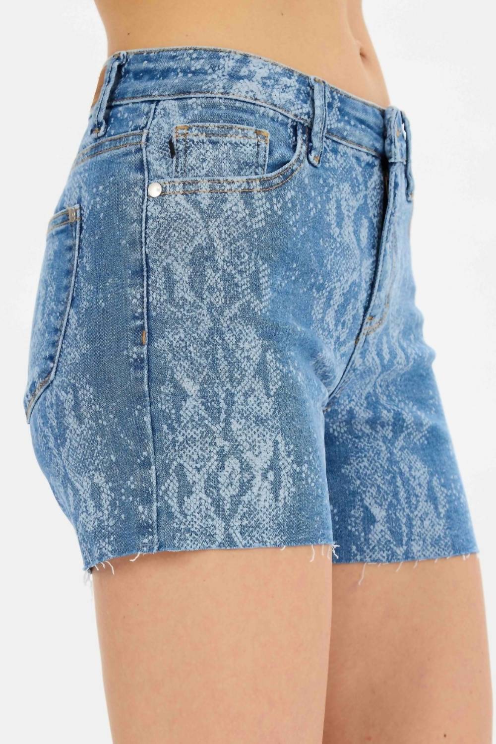 Judy Blue - Midrise Denim Cut Offs Short