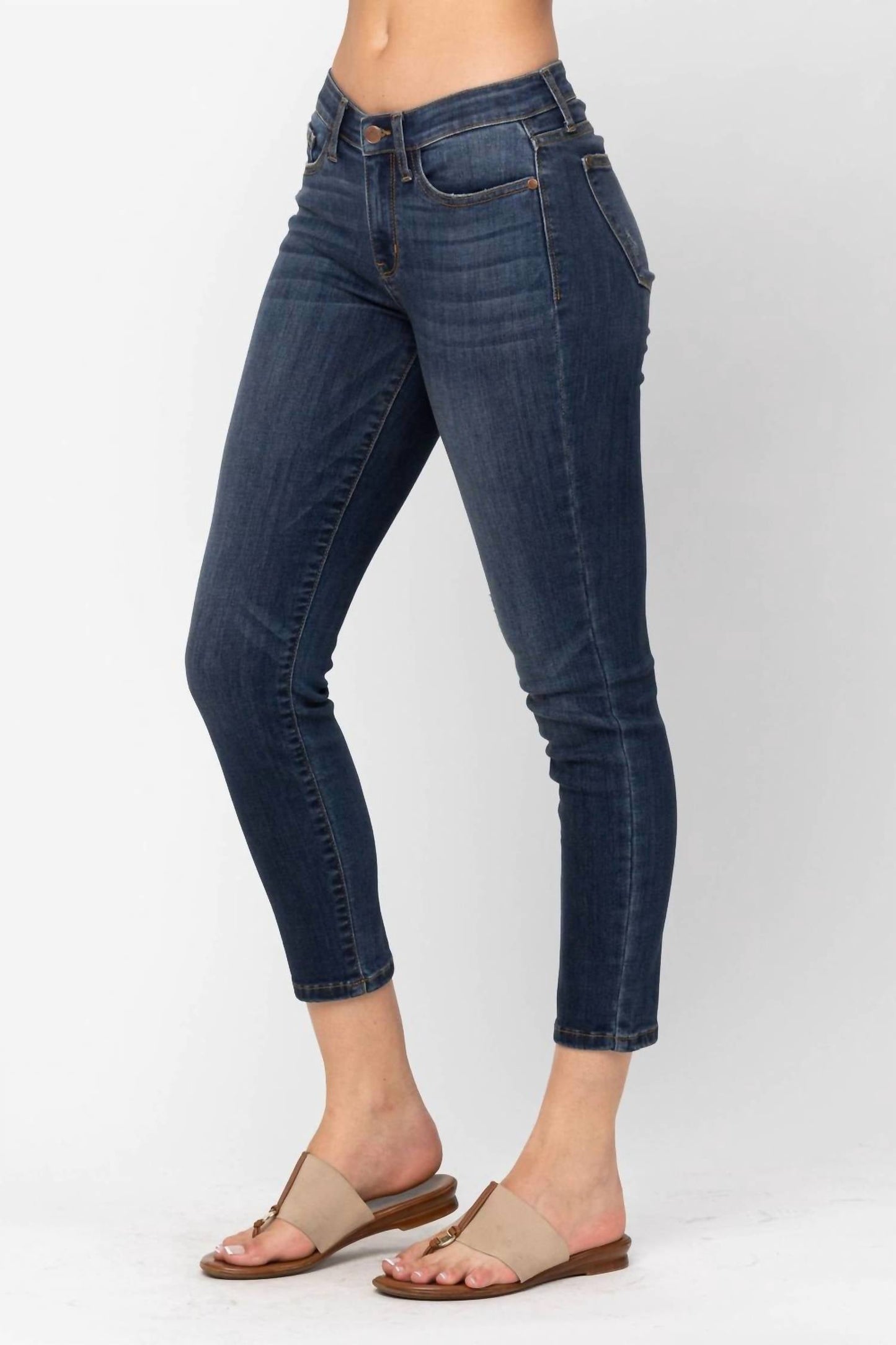 Judy Blue - Mid Rise Cropped Relaxed Denim Jeans