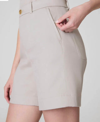 Spanx - stretch twill short 7 in