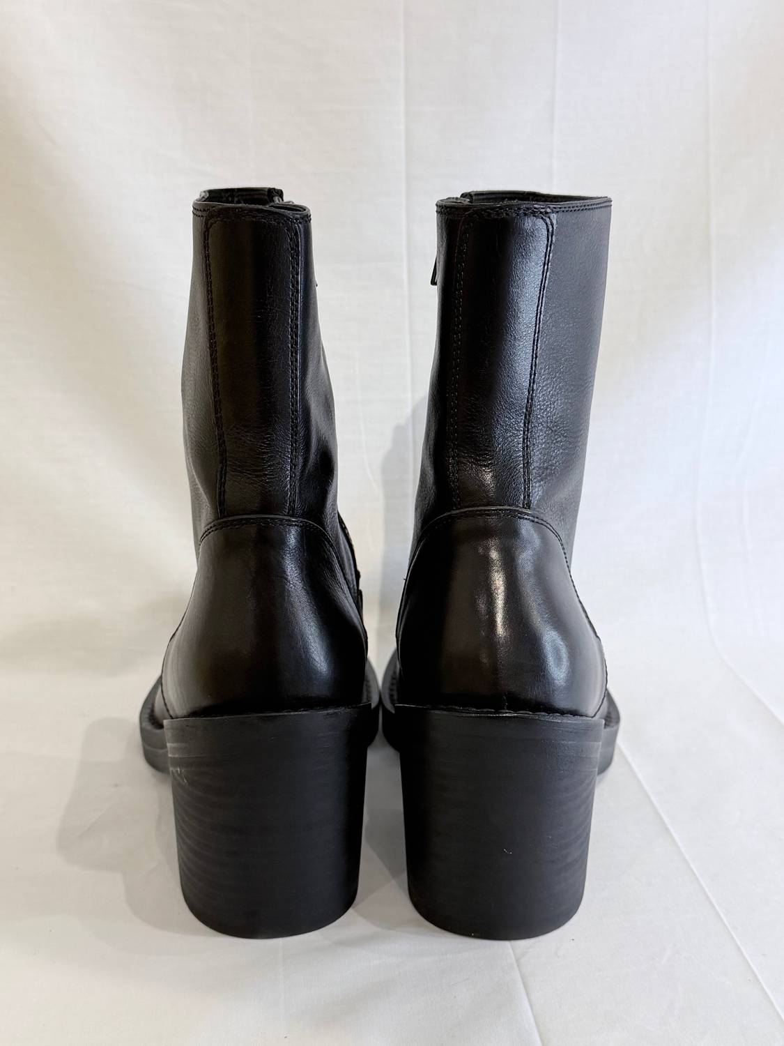 Ann Demeulemeester - Women's Zip Up Leather Ankle Boots