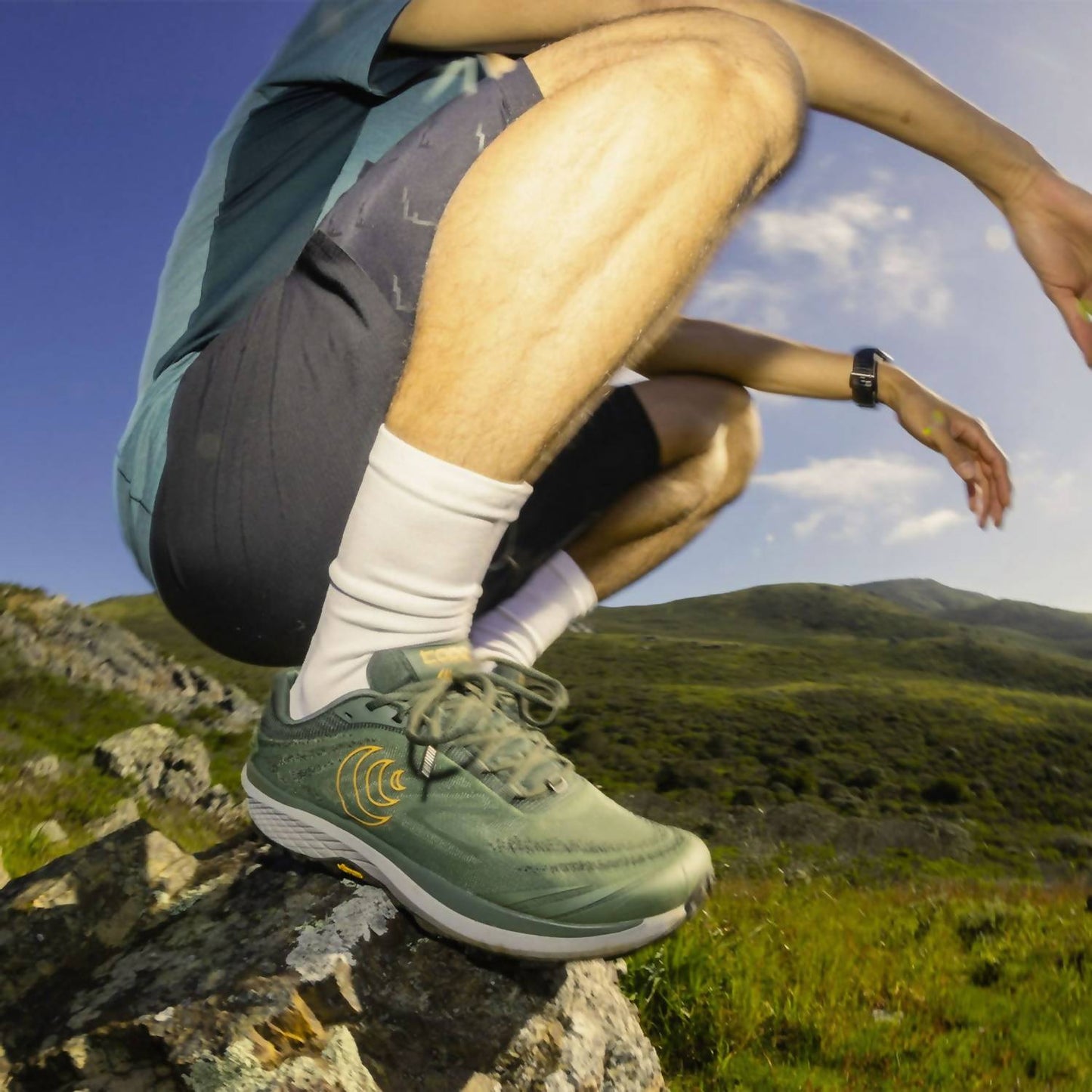 Topo Athletic - Men's Pursuit 2 Mesh Trail Runner Sneakers