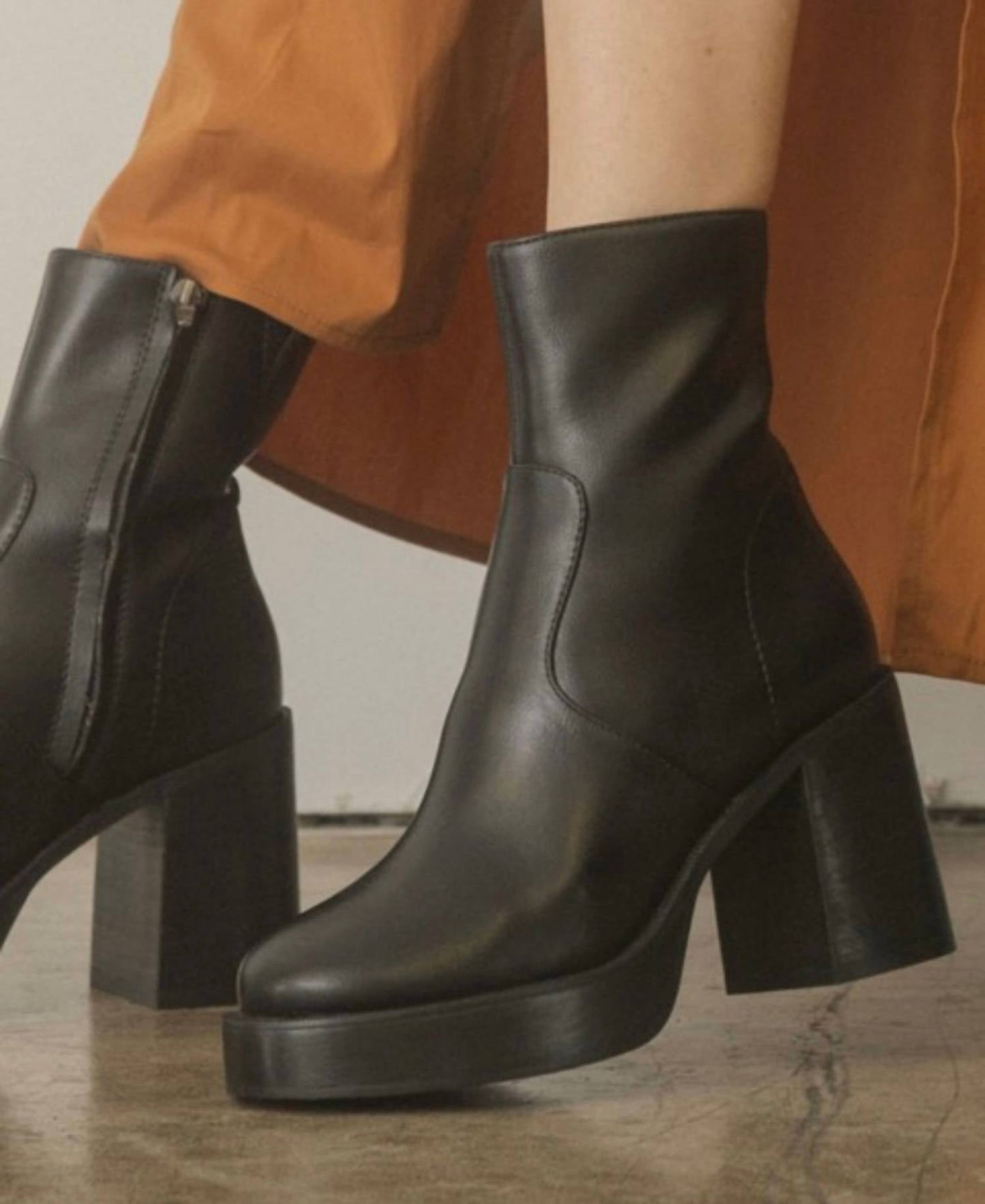 Oasis Society - Women's Alexandra Platform Bootie