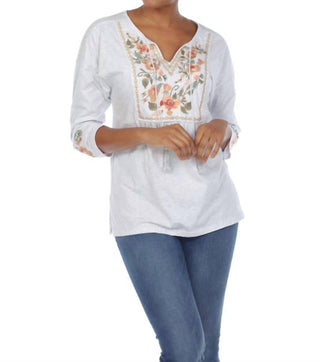 Paparazzi - Knit Embroidered Pull-Over Shirt