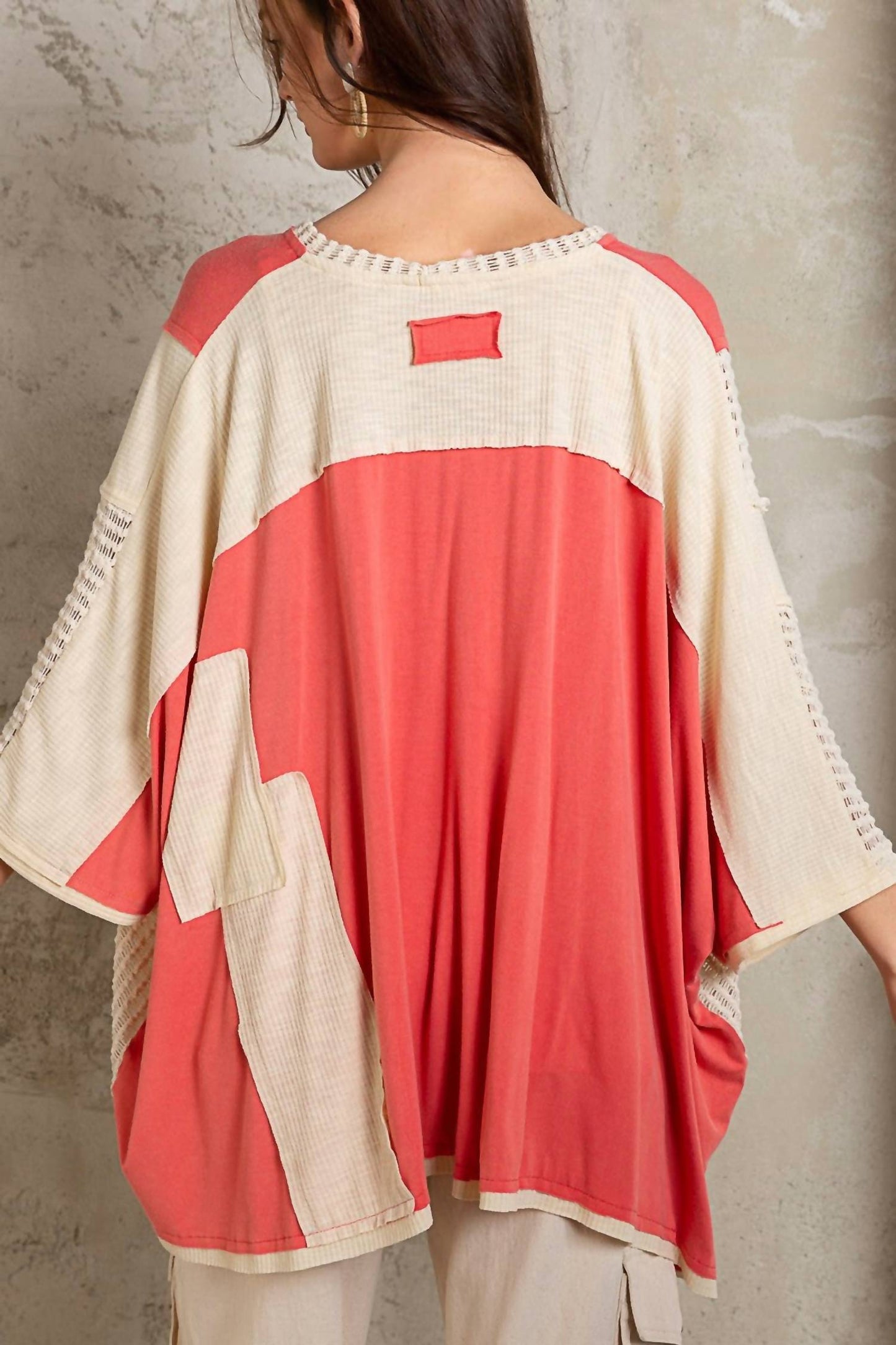 Pol - Oversized High Low Contrast V-neck Top