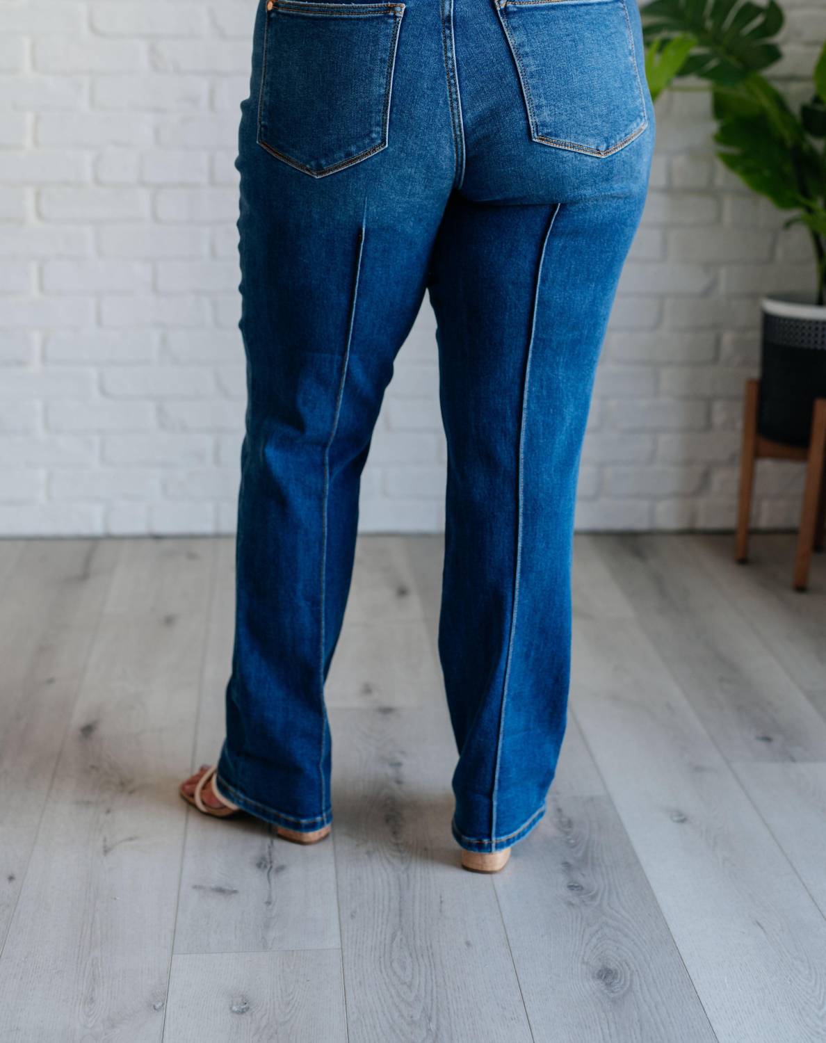 Judy Blue - High Rise Center Seam Detail Straight Jean