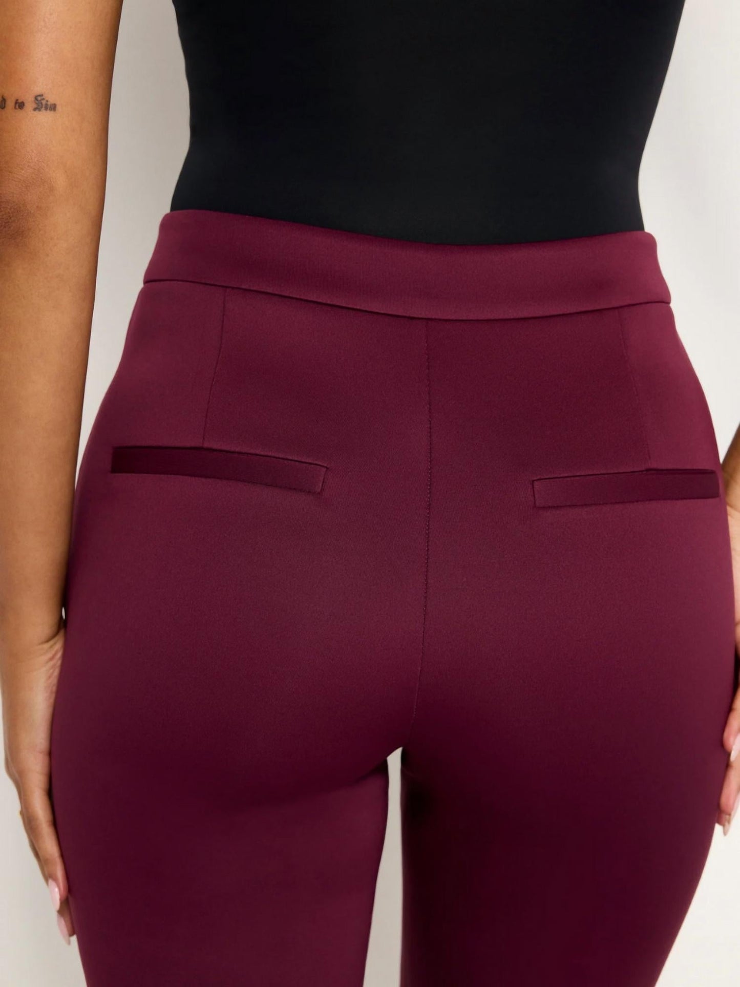 Good American - Scuba Cropped Straight Pant