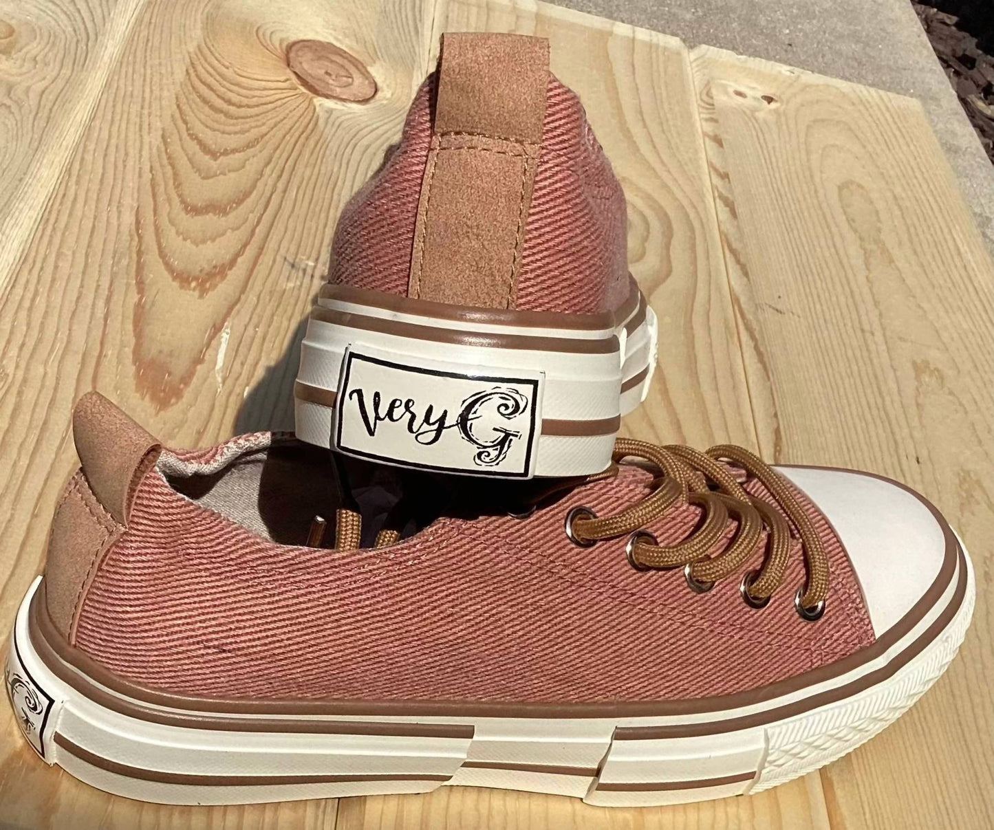 Very G - Women's Driana Sneaker