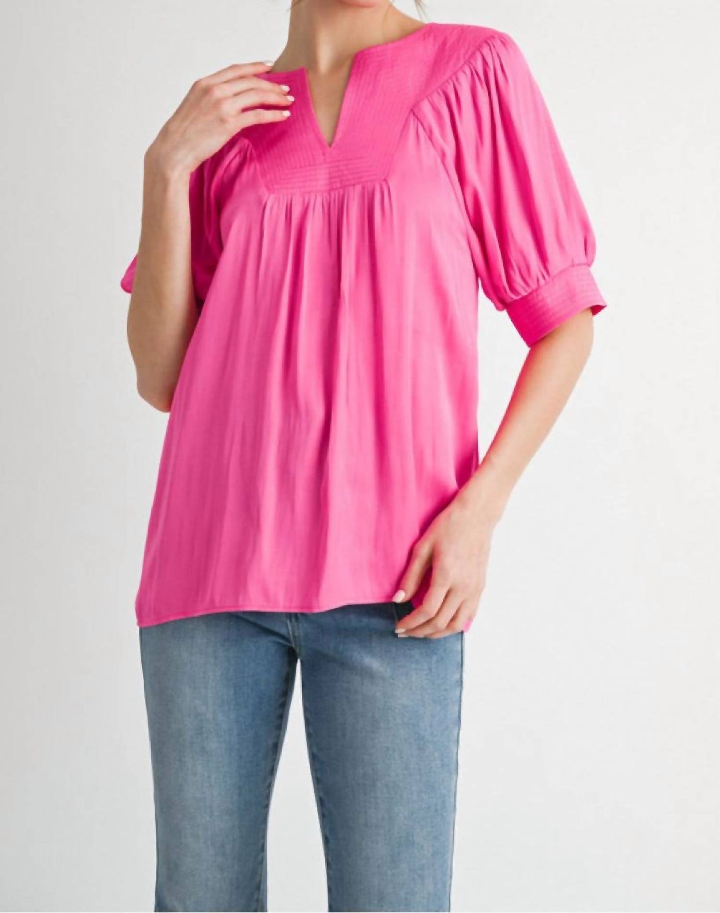 Jodifl - Short Sleeve V Neck Pleated Top