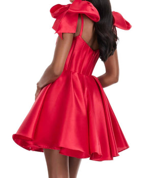 Ashleylauren - Sweetheart Neckline Mini Dress