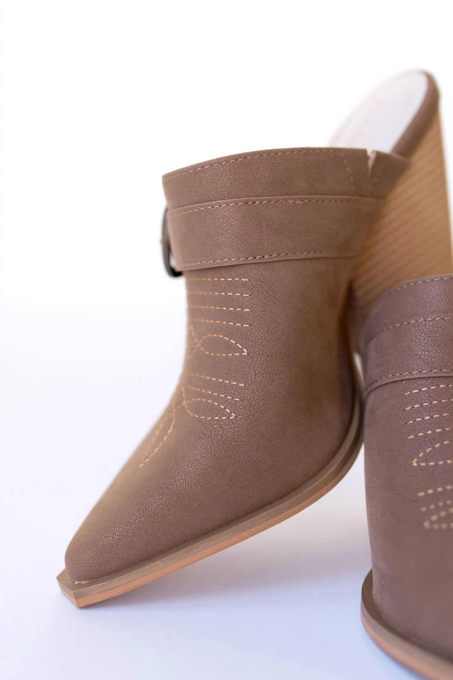 Oasis Society - Dixie Block Heel Mule