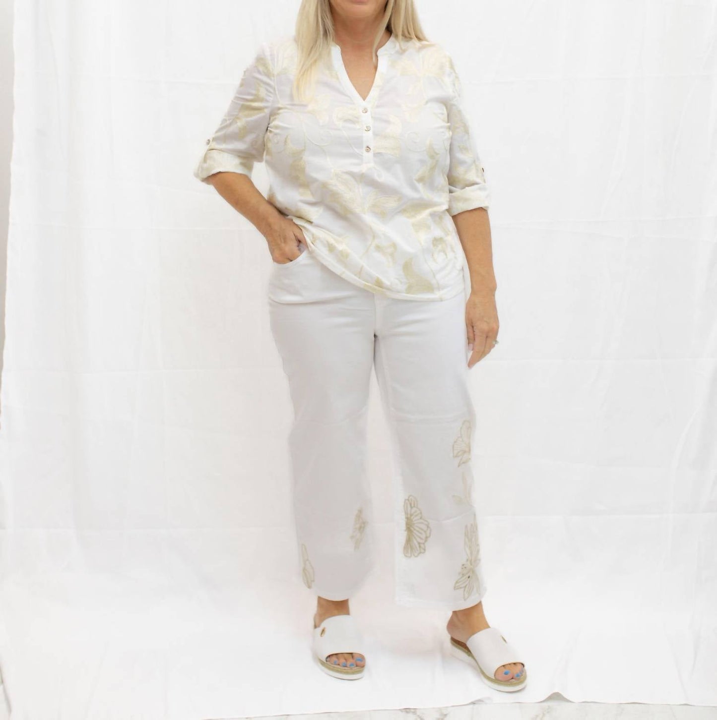 Charlie B - Women's Embroidered Flower Crop Pant