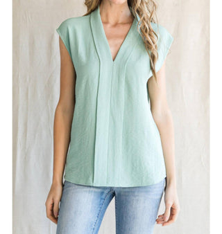 Entro - V-neck Sleeveless Top